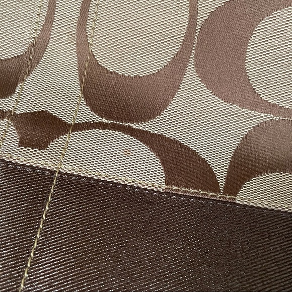 Signature Coach shoulder bag - Picture 9 of 9